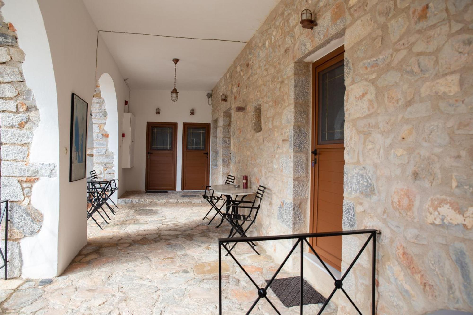 Traditional House Alepis In Areopolis Exterior photo