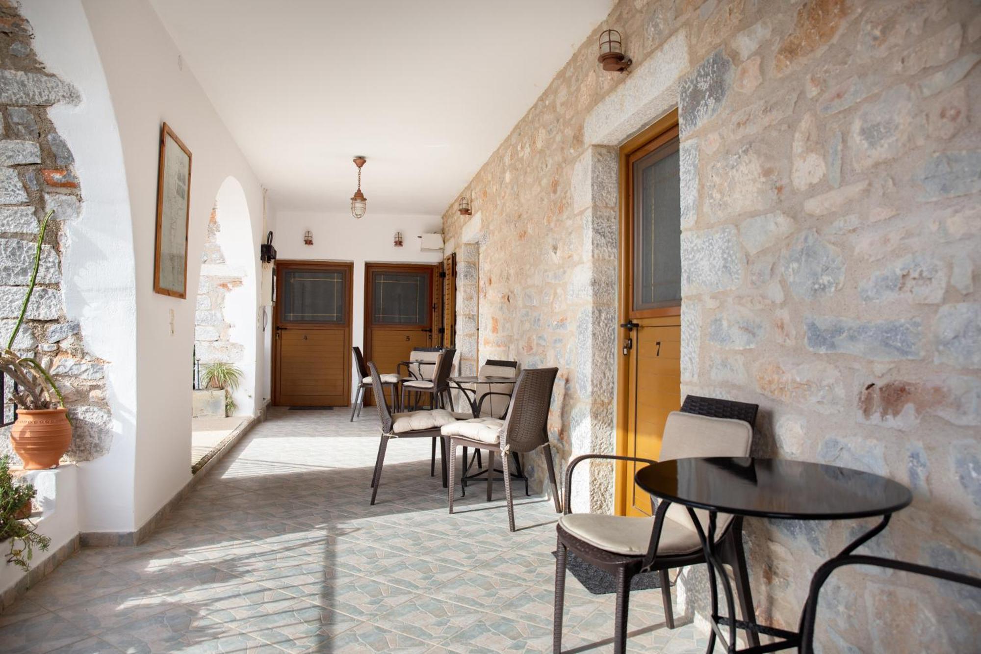 Traditional House Alepis In Areopolis Exterior photo